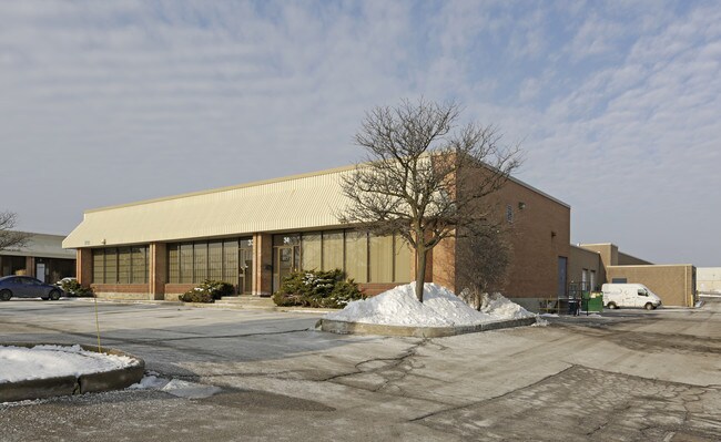 Plus de détails pour 5730 Coopers Ave, Mississauga, ON - Industriel à louer