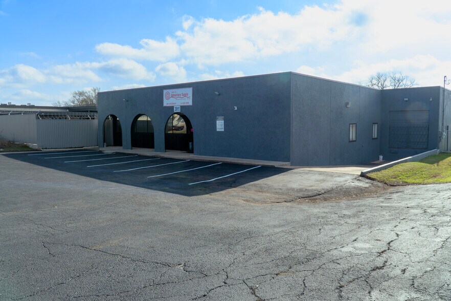 3911 Woodbury Dr, Austin, TX à louer - Photo du bâtiment - Image 3 de 20