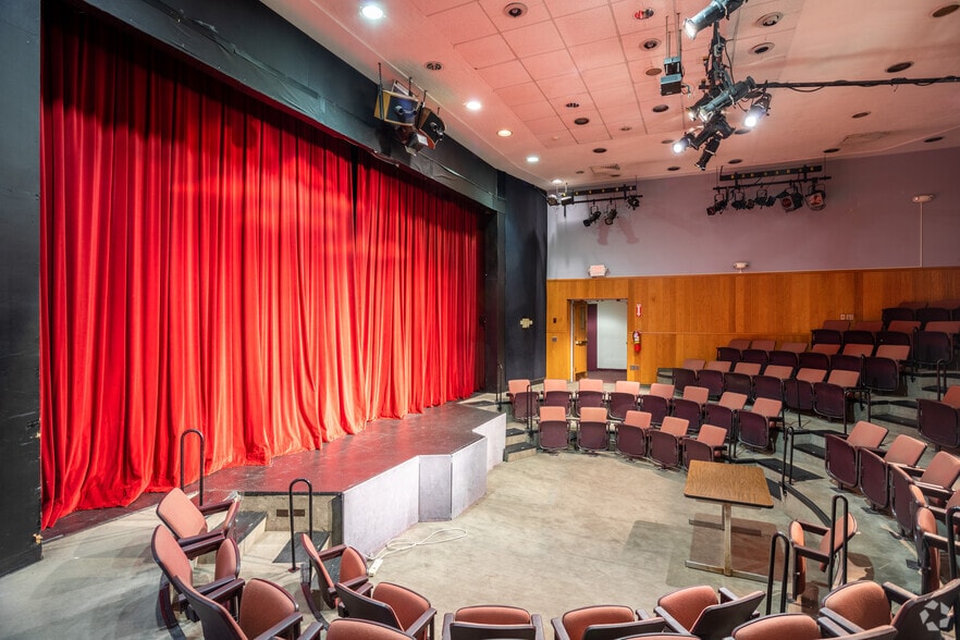 29 Castle Pl, New Rochelle, NY à louer - Photo intérieure - Image 3 de 22