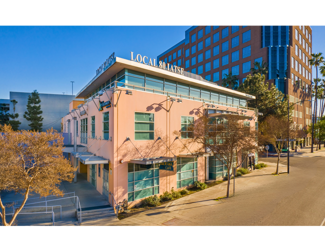 Plus de détails pour 2520 W Olive Ave, Burbank, CA - Commerce de détail à louer