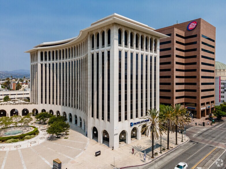 3701 Wilshire Blvd, Los Angeles, CA à louer - Photo du bâtiment - Image 2 de 21