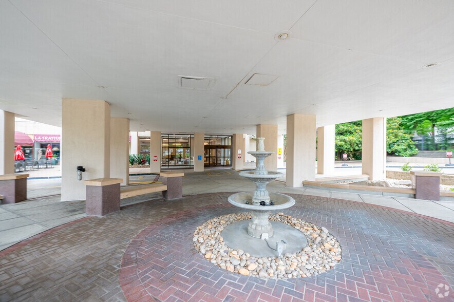 4500 N Park Ave, Chevy Chase, MD à vendre - Photo du bâtiment - Image 3 de 4