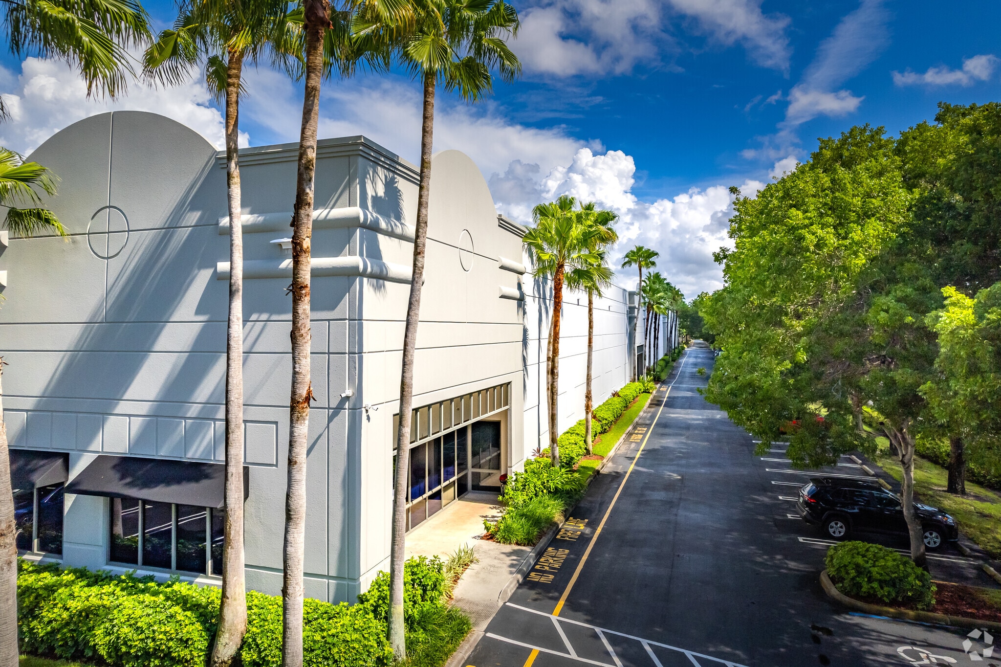 700 NW 33rd St, Pompano Beach, FL for lease Primary Photo- Image 1 of 4