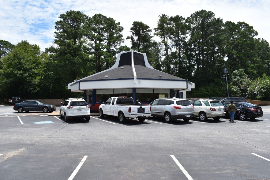 5099 Memorial Dr, Stone Mountain, GA for lease - Primary Photo - Image 1 of 9