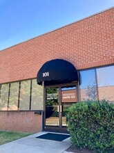 4253 Piedmont Pky, Greensboro, NC for lease Building Photo- Image 2 of 8