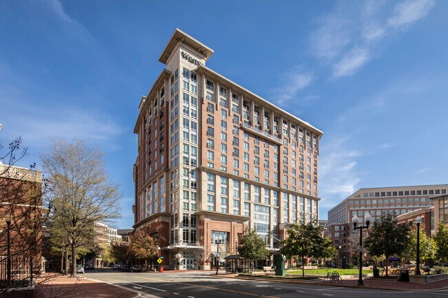 More details for 400 Courthouse Sq, Alexandria, VA - Retail for Lease
