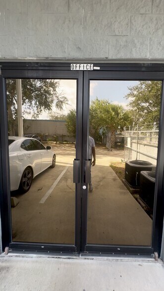 5909 Anno Ave, Orlando, FL à vendre - Vidéo sur l’inscription commerciale - Image 3 de 18