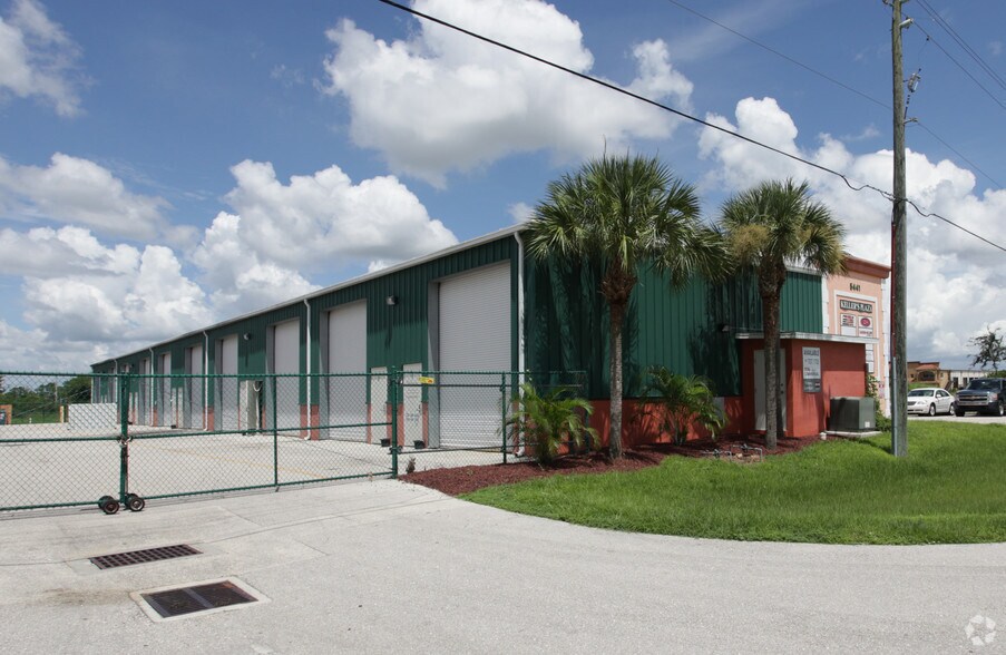 5441 Lee St, Lehigh Acres, FL à louer - Photo du bâtiment - Image 2 de 3