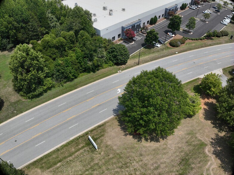 4198 Eagle Hill Dr, High Point, NC à louer - Communauté Matterport - Image 2 de 20
