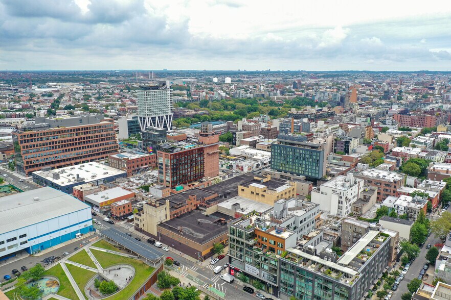 67 Kent Ave, Brooklyn, NY à vendre - Photo du bâtiment - Image 3 de 11