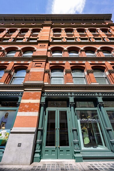 575 Broadway, New York, NY à louer - Photo du bâtiment - Image 2 de 8