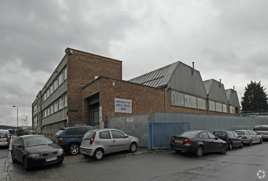 23-25 Hythe Rd, Londres à louer - Photo du bâtiment - Image 2 de 14