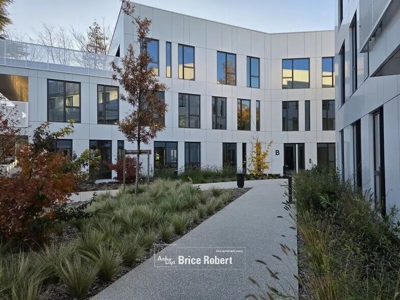 Office in Limonest for sale - Building Photo - Image 1 of 14