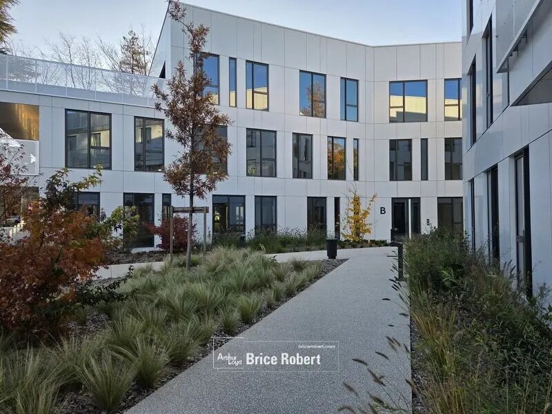 Office in Limonest for sale Building Photo- Image 1 of 15