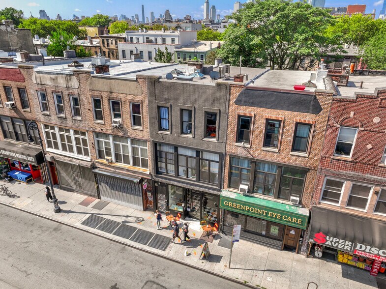 673 Manhattan Ave, Brooklyn, NY à vendre - Photo du bâtiment - Image 3 de 6