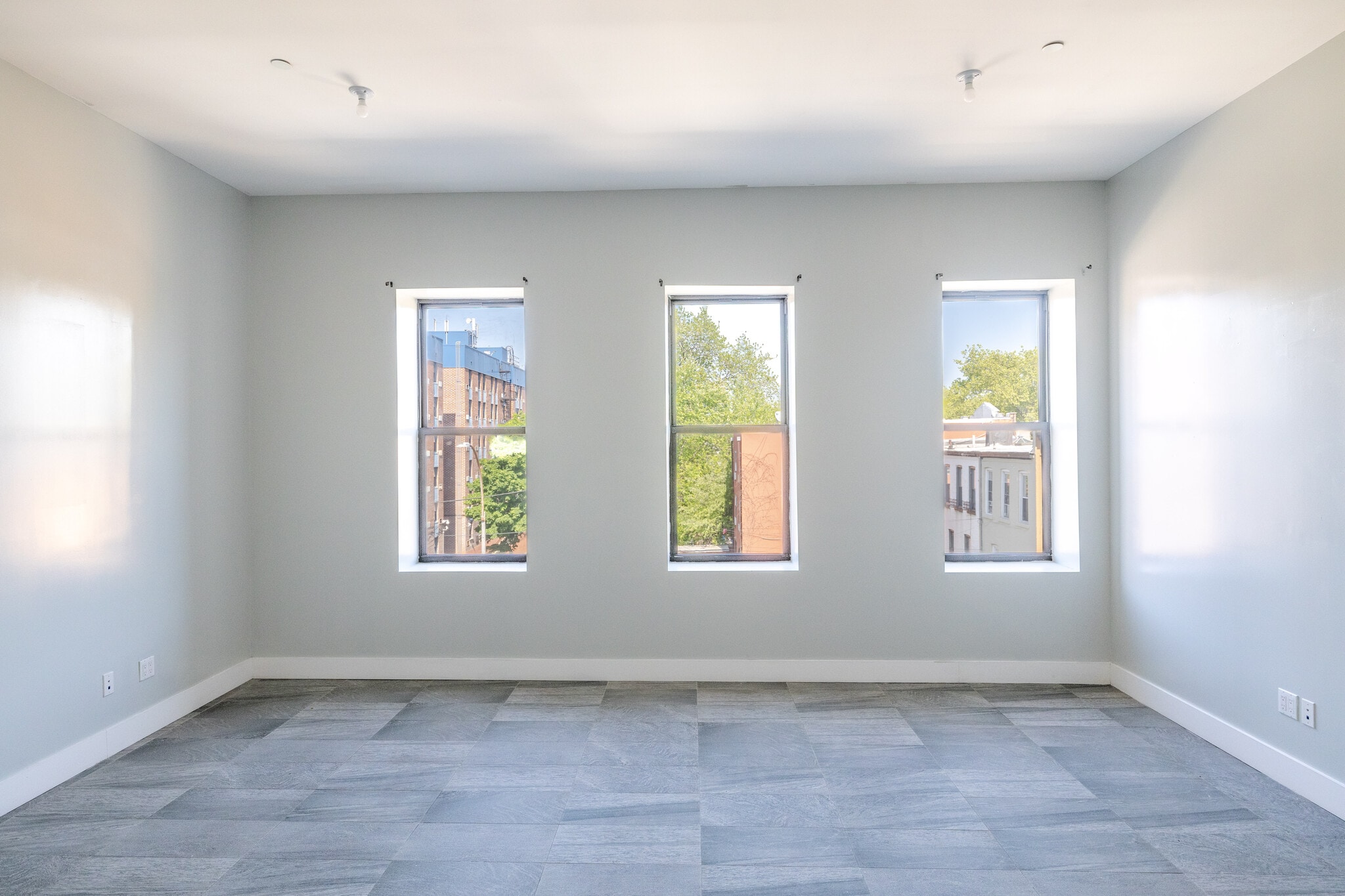 492 Throop Ave, Brooklyn, NY for lease Interior Photo- Image 1 of 5
