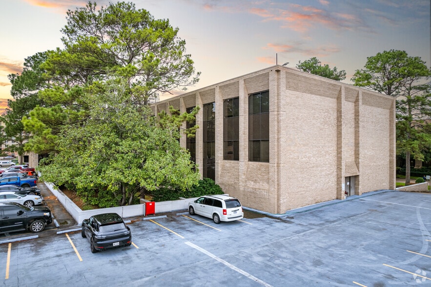 4545 Post Oak Pl, Houston, TX à louer - Photo du bâtiment - Image 3 de 9