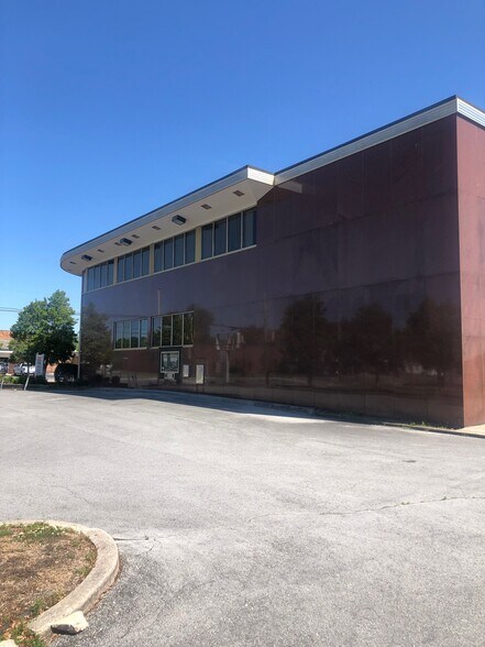 612 N Queen St, Kinston, NC à louer - Photo du bâtiment - Image 3 de 10