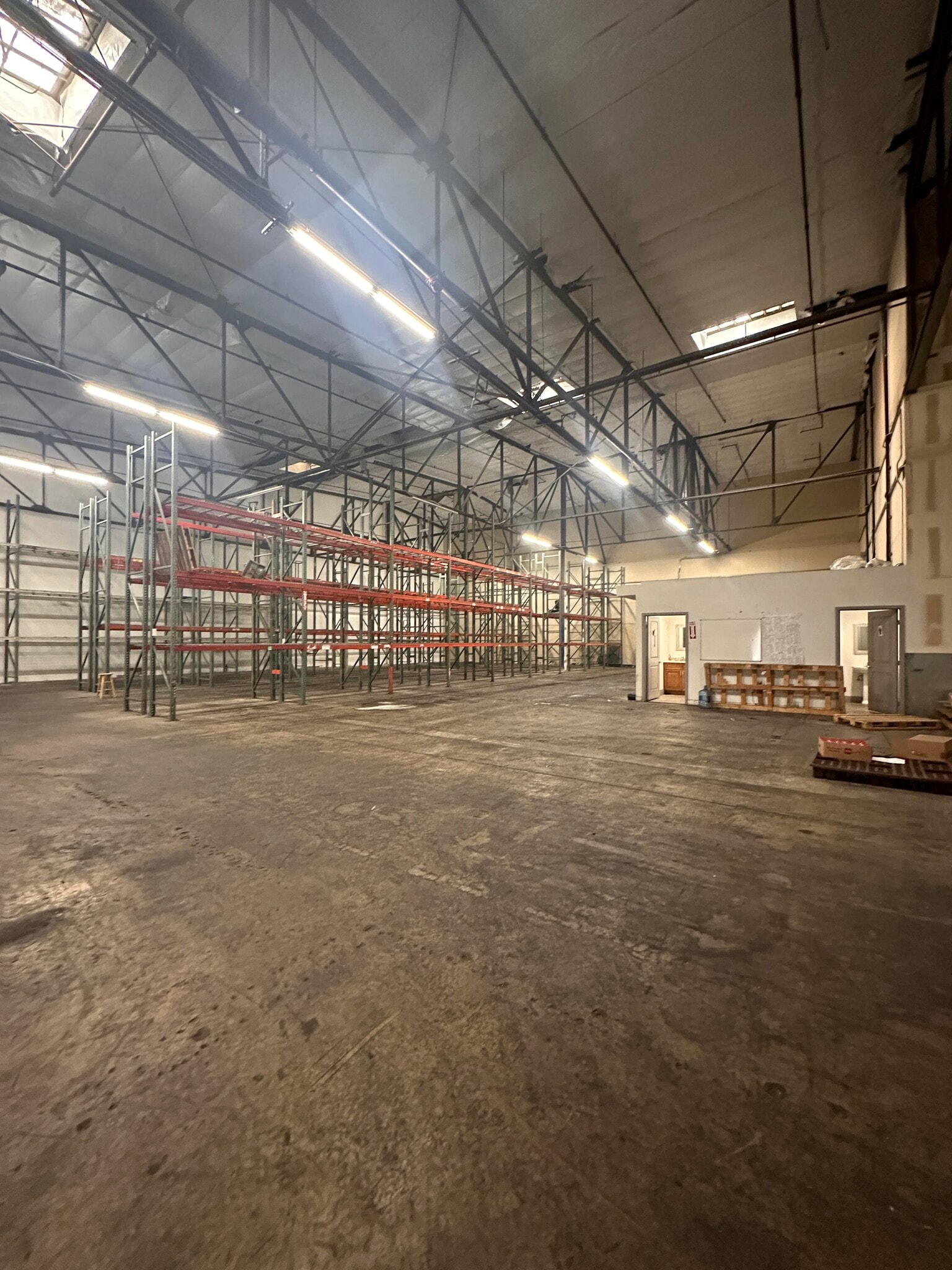 4851 S Alameda St, Los Angeles, CA for lease Interior Photo- Image 1 of 8