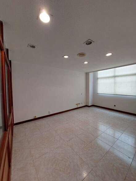 Office in Las Palmas de Gran Canaria, Las Palmas for lease - Interior Photo - Image 2 of 18