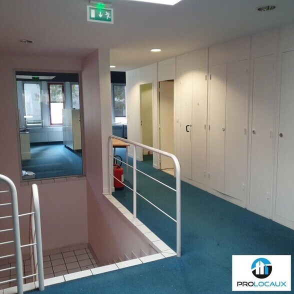 Office in Meylan for lease - Interior Photo - Image 3 of 11