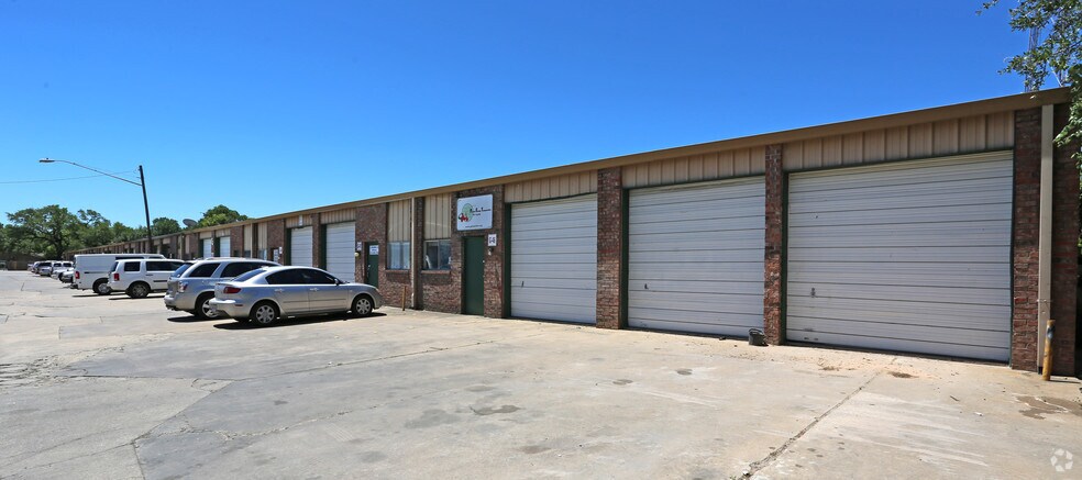 13200 Pond Springs Rd, Austin, TX à louer - Photo du bâtiment - Image 2 de 24