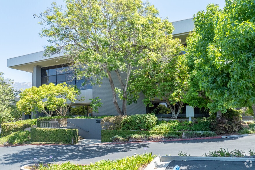 3916 State St, Santa Barbara, CA à louer - Photo du bâtiment - Image 2 de 3