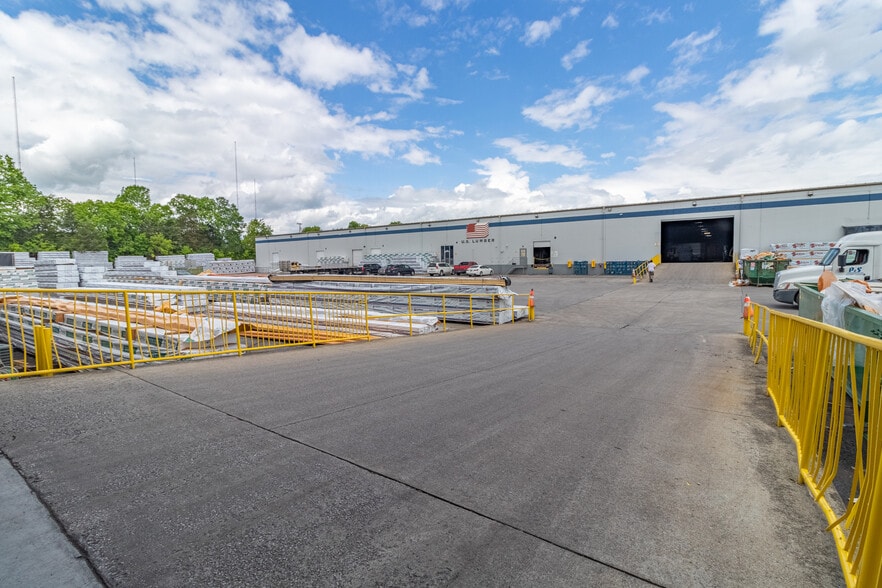 225 Nesbitt Ln, Madison, TN for sale - Building Photo - Image 2 of 9