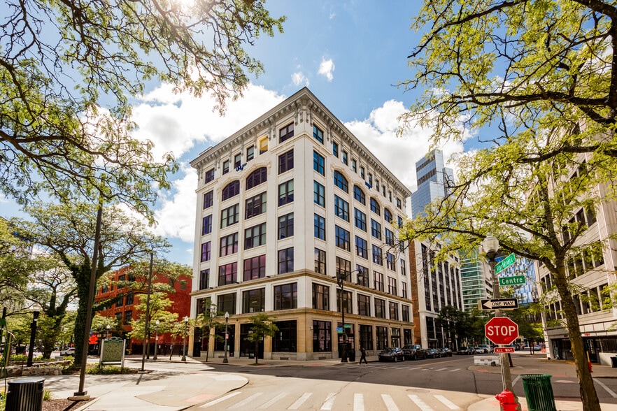 230 E Grand River Ave, Detroit, MI for lease - Building Photo - Image 1 of 9