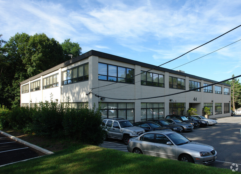 44 Executive Blvd, Elmsford, NY for lease - Building Photo - Image 2 of 26