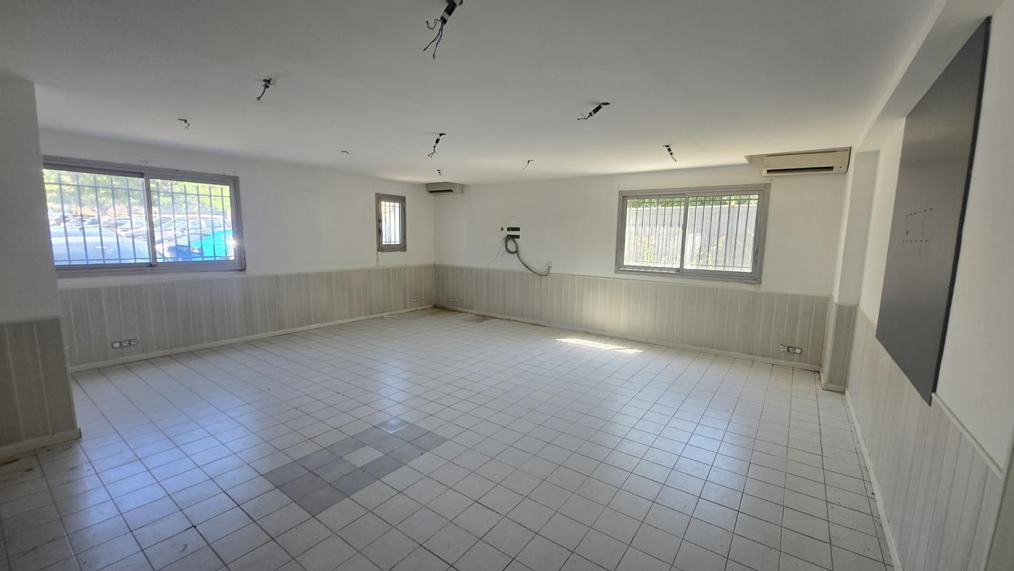 Office in La Valette-du-Var for lease Building Photo- Image 1 of 7