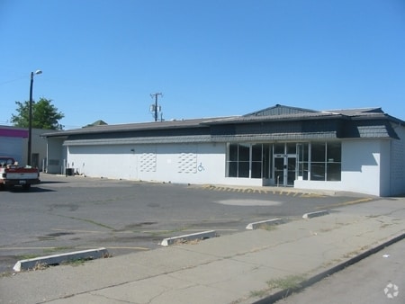 4725 N Market St, Spokane, WA for lease - Building Photo - Image 2 of 6