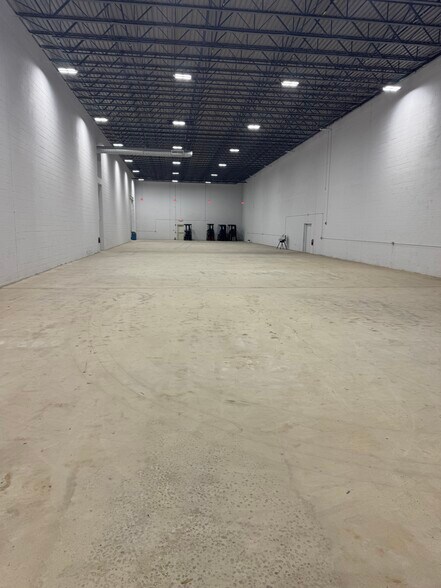 388 US Highway 22 W, Readington, NJ à louer - Photo intérieure - Image 3 de 4