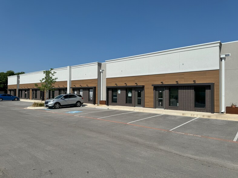 2261 Gattis School Rd, Round Rock, TX à louer - Photo du bâtiment - Image 1 de 5