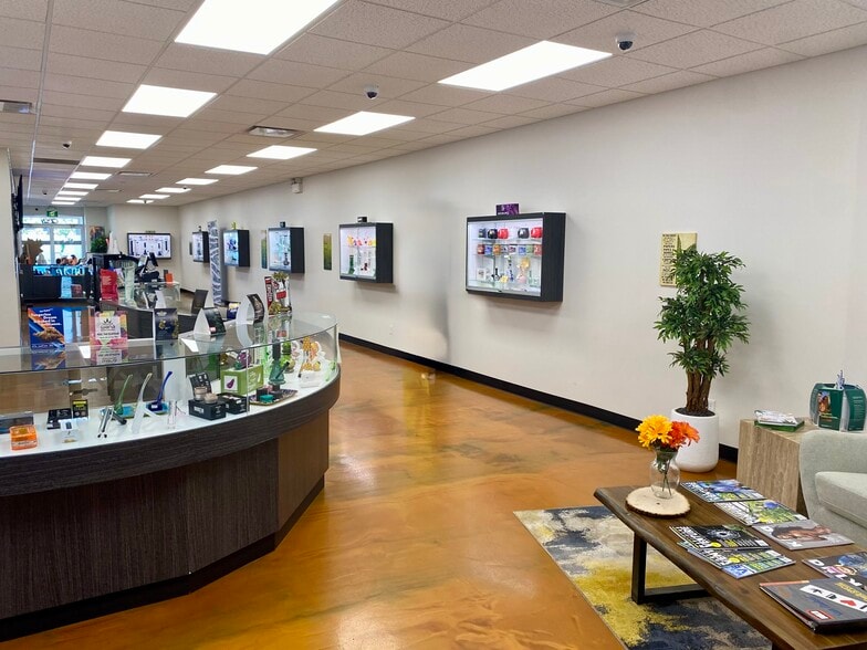 9904 Franklin Ave, Fort McMurray, AB for lease - Building Photo - Image 3 of 6