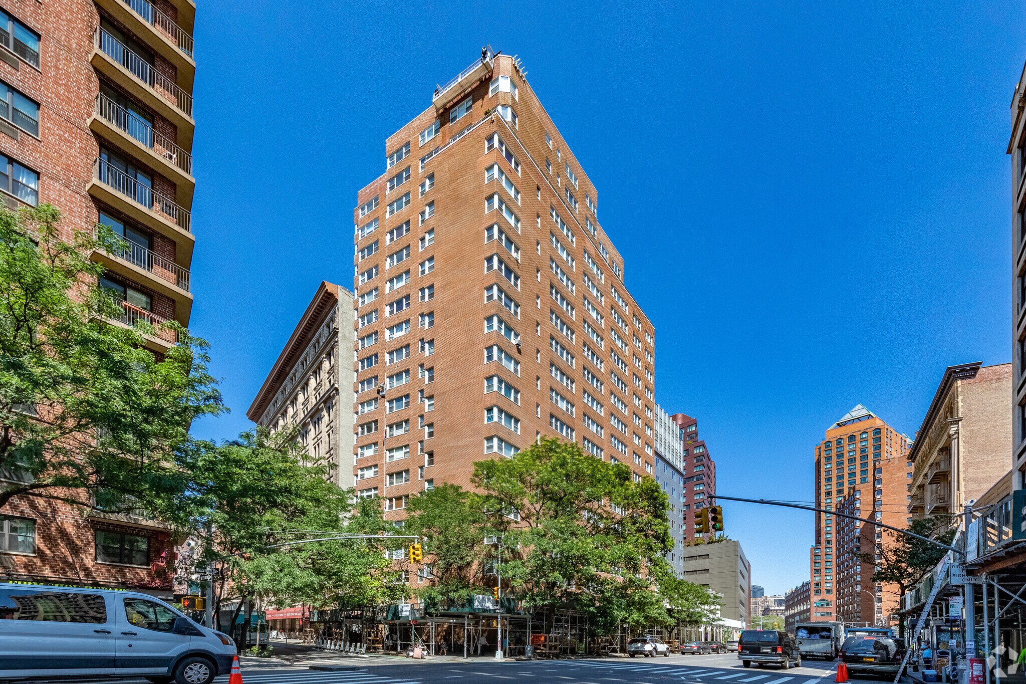 77 E 12th St, New York, NY à louer Photo du bâtiment- Image 1 de 6