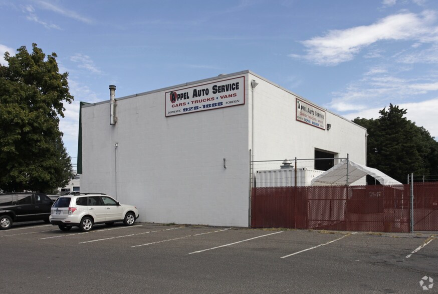 20 Linden Pl, Port Jefferson, NY à vendre - Photo du bâtiment - Image 2 de 18