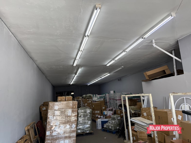 5570 Alhambra Avenue, Los Angeles, CA for lease - Interior Photo - Image 2 of 9