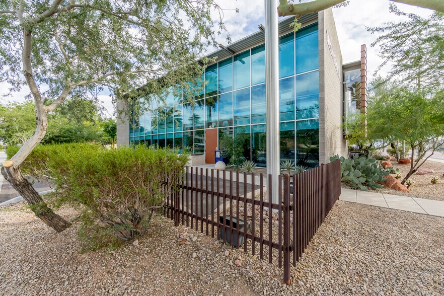 1835 W Adams St, Phoenix, AZ à vendre - Photo du bâtiment - Image 1 de 9