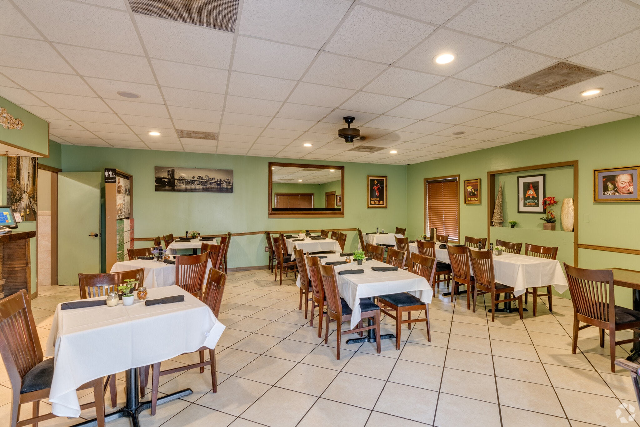 1075 Duval St, Key West, FL for sale Interior Photo- Image 1 of 20