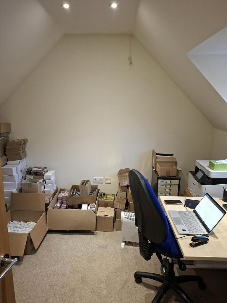 10 Haskells Yard, Godalming à louer Photo du bâtiment- Image 1 de 3