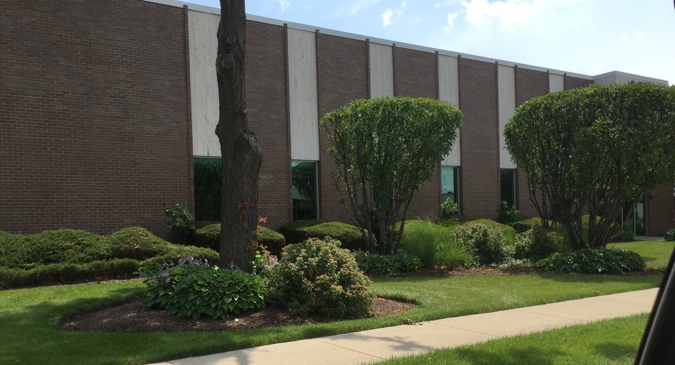 1775 Lively Blvd, Elk Grove Village, IL for lease - Building Photo - Image 2 of 8