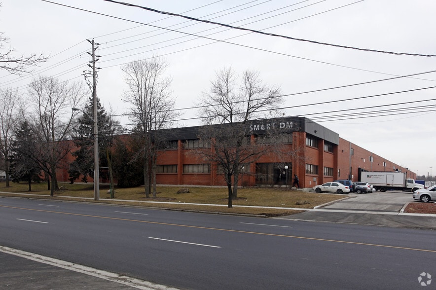 324 Horner Ave, Toronto, ON à louer - Photo du bâtiment - Image 3 de 4