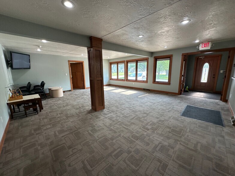 820 W Summit St, Winterset, IA à vendre - Photo du bâtiment - Image 3 de 27