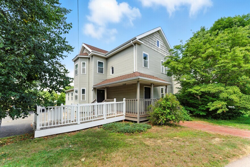 155 Oak St, Glastonbury, CT à vendre - Photo du bâtiment - Image 1 de 12