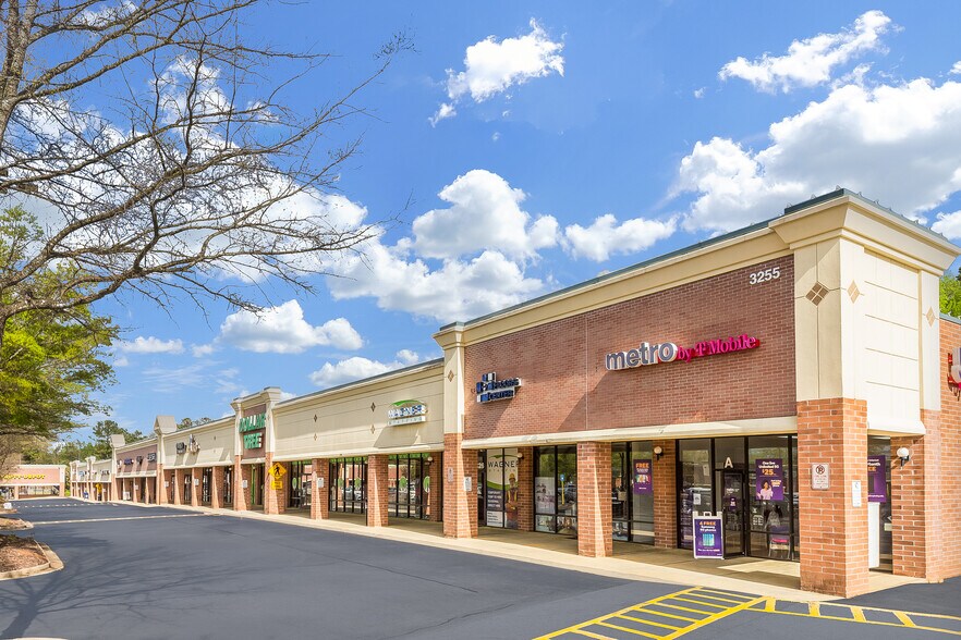 3255 Lawrenceville Suwanee Rd, Suwanee, GA à louer - Photo du bâtiment - Image 2 de 5