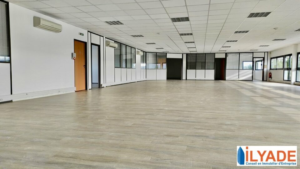 Office in Pertuis for lease - Building Photo - Image 3 of 6