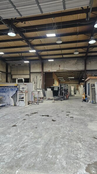 Oakland Drive portefeuille de 2 propriétés à vendre sur LoopNet.ca - Photo du bâtiment - Image 2 de 6