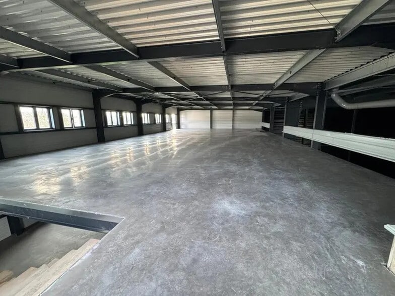 Office in Charnay-lès-Mâcon for lease - Building Photo - Image 2 of 10