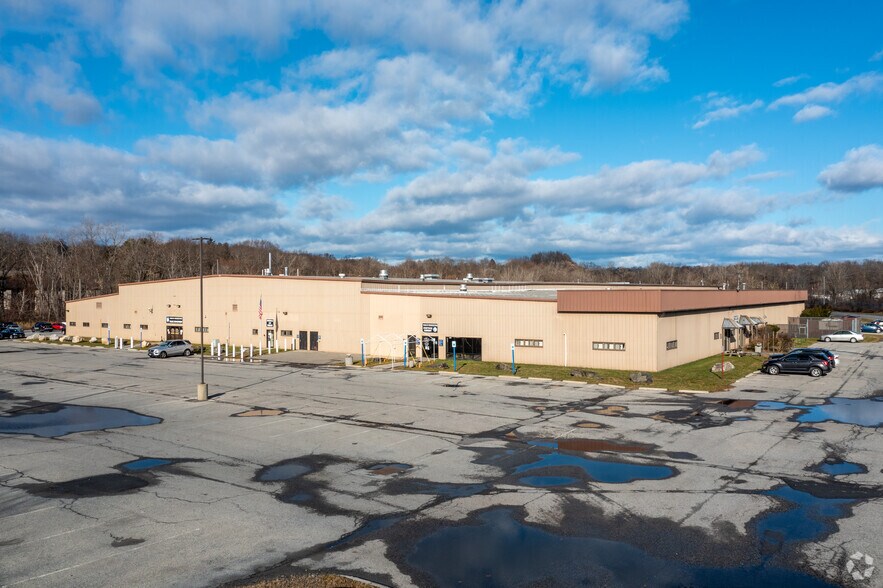 Industrial / Office Complex portefeuille de 2 propriétés à vendre sur LoopNet.ca - Photo du bâtiment - Image 2 de 5